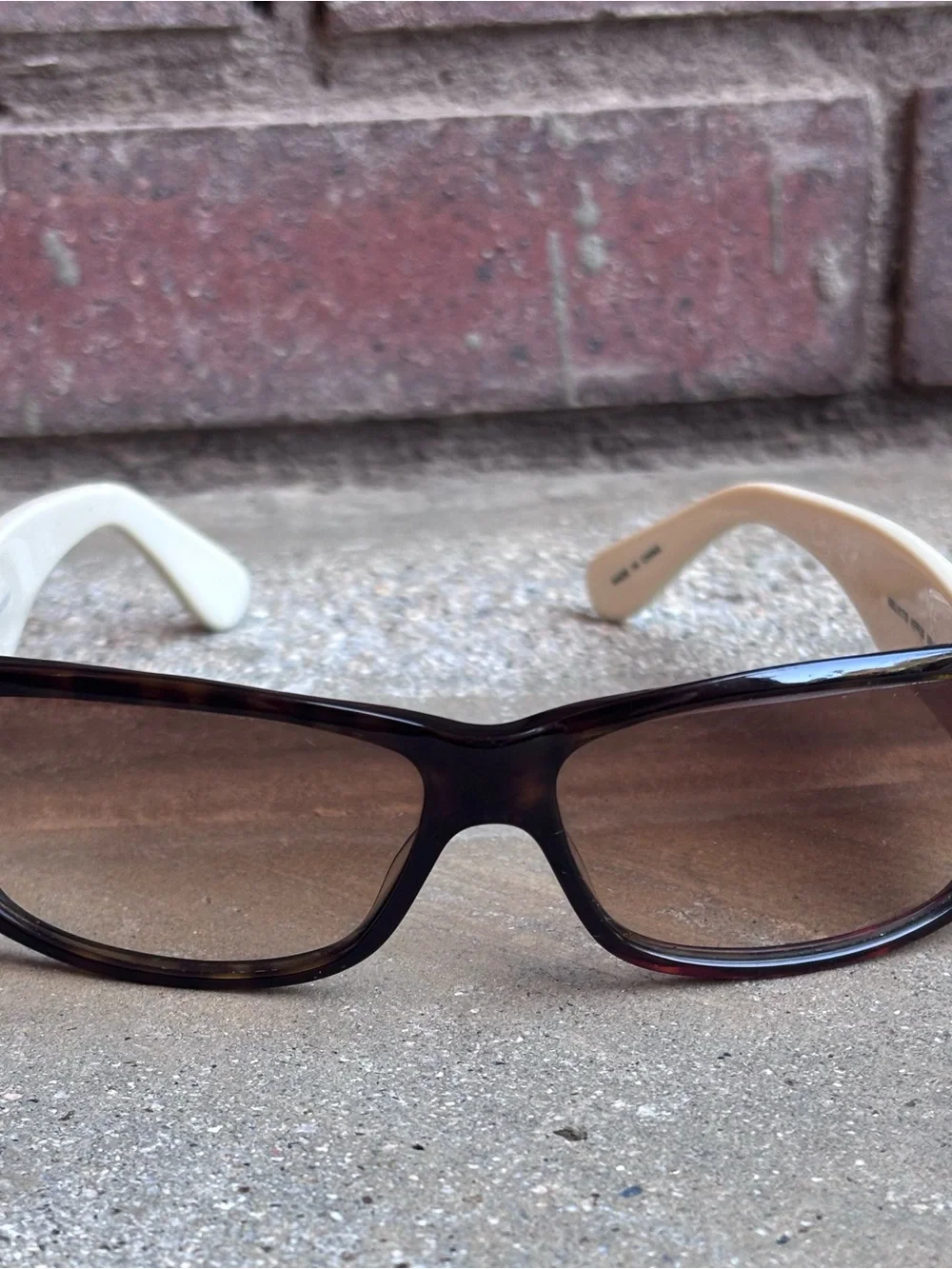 Marc by Marc Jacobs Brown Gradient Lenses with Cream Arms Sunglasses
